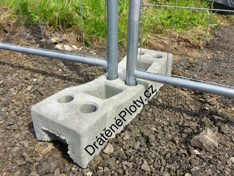 Mobilní panel - betonová patka